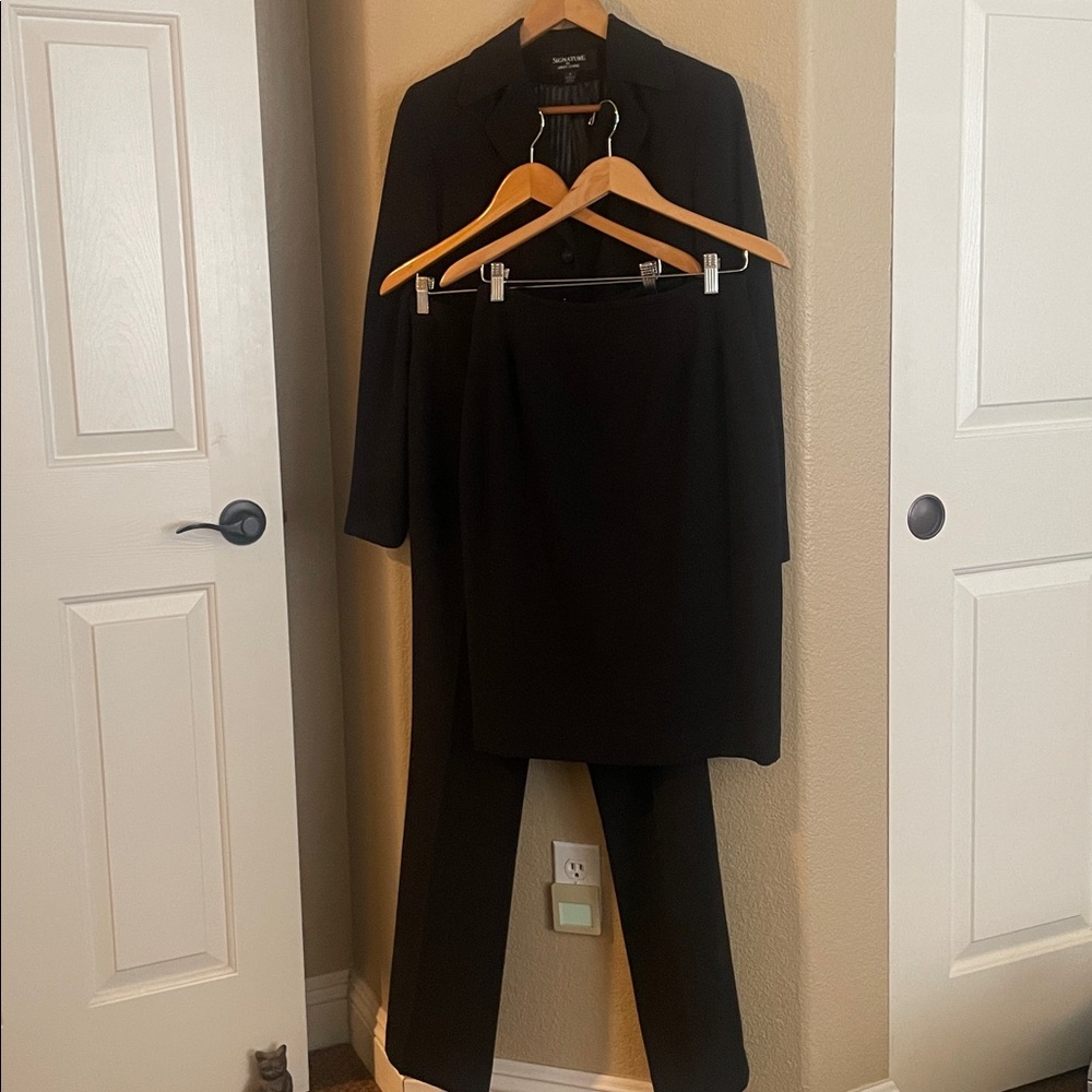 Signature by Larry Levine Three (3) Piece Women’s Suit Size 4